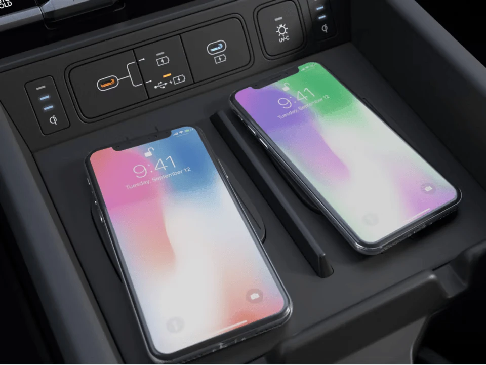 Hyundai Santafe Interior 2024 PHEV Shot 19 Wireless Charger 4X3